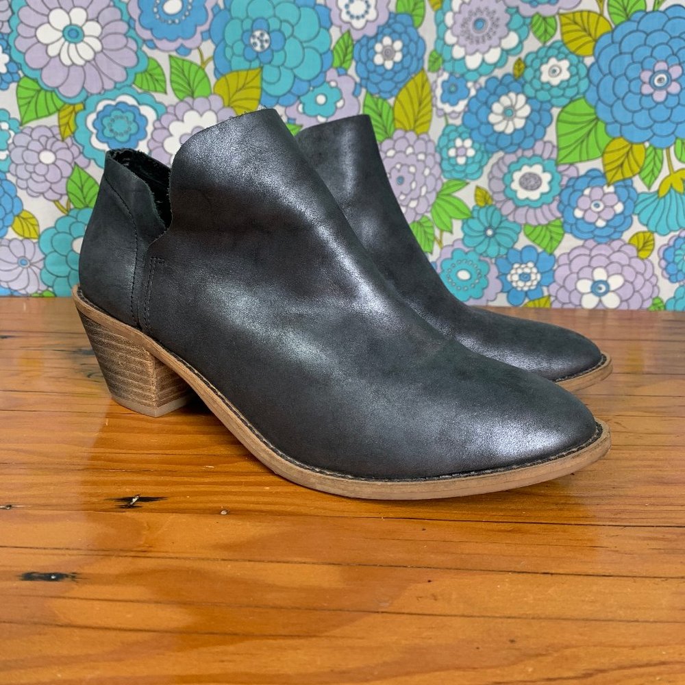 Kelsi Dagger Brooklyn Kenmare Ankle Booties in Pewter Size 7.5